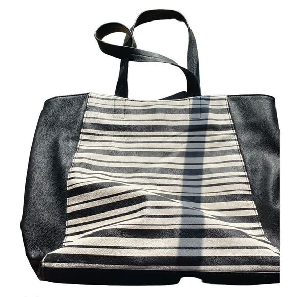 Betsey Johnson Black and white striped tote floral satin lining - Picture 2 of 16